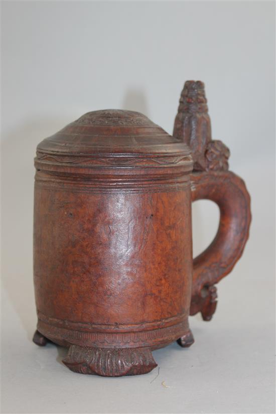 A 19th century Norwegian birch wood peg tankard, overall 6.5in.